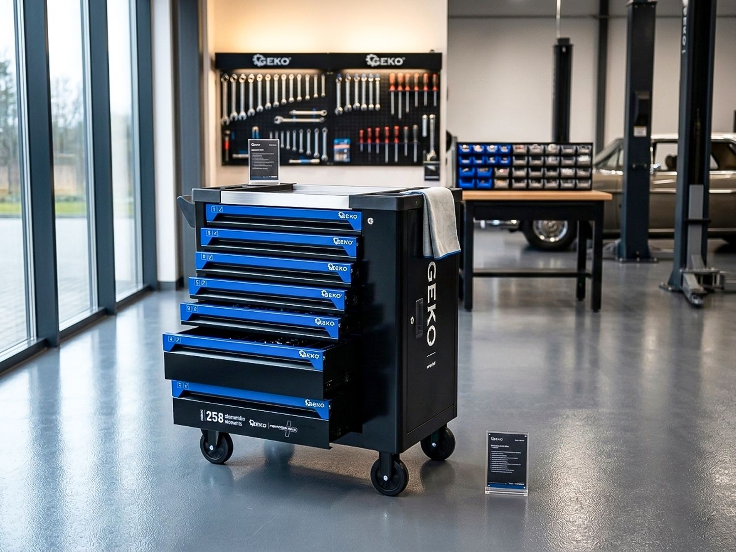 Dielenský vozík s náradím, 7 zásuviek, 258ks, 7 vložiek carbon, Geko