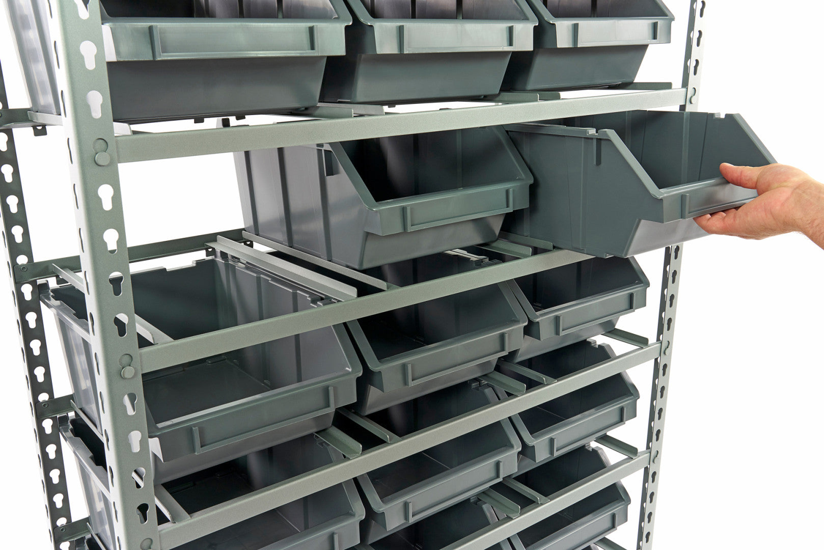 Kovový regál s 24 boxmi