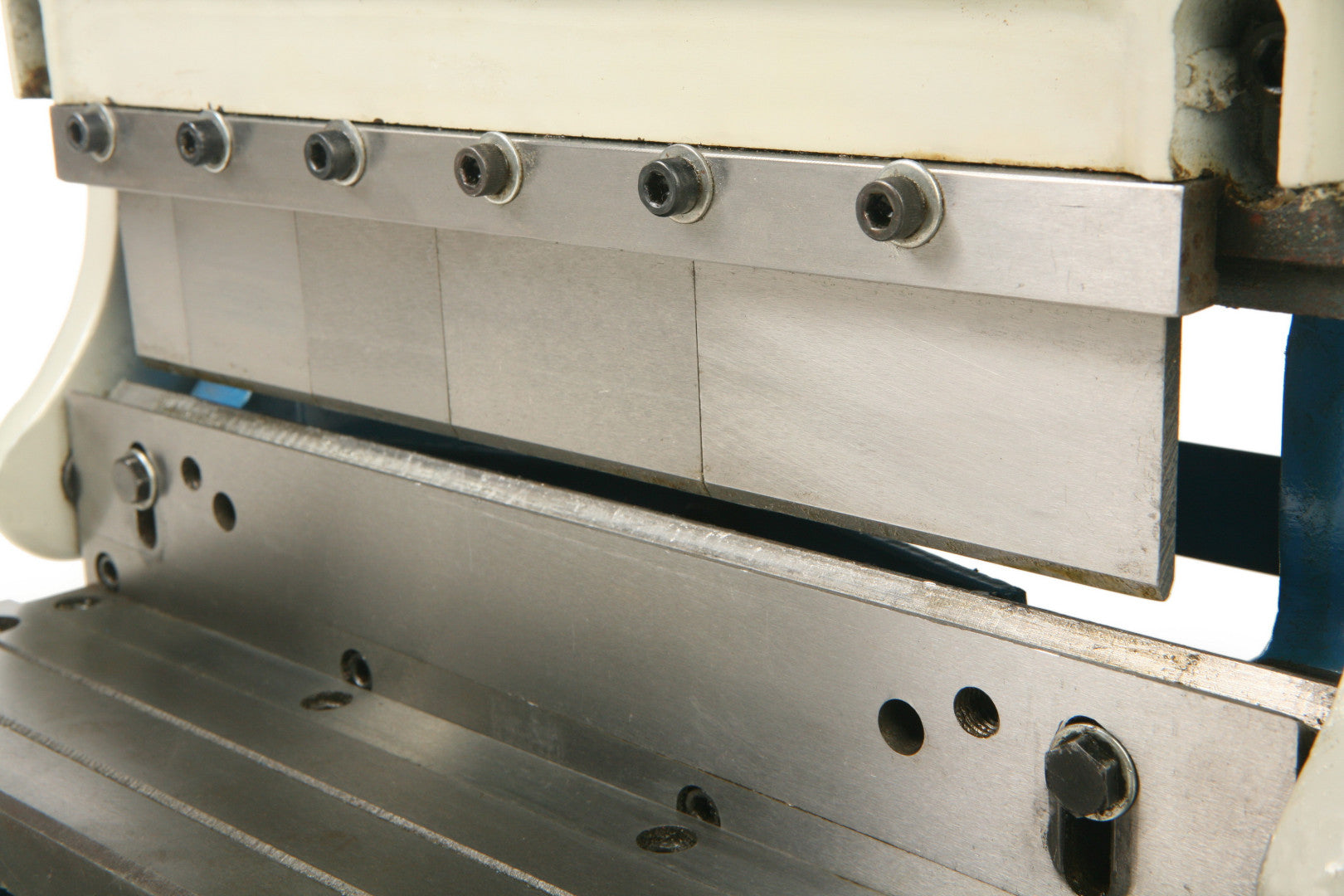 Univerzálny stroj – valcovanie, ohýbanie a strihanie plechu 305 mm – HBM