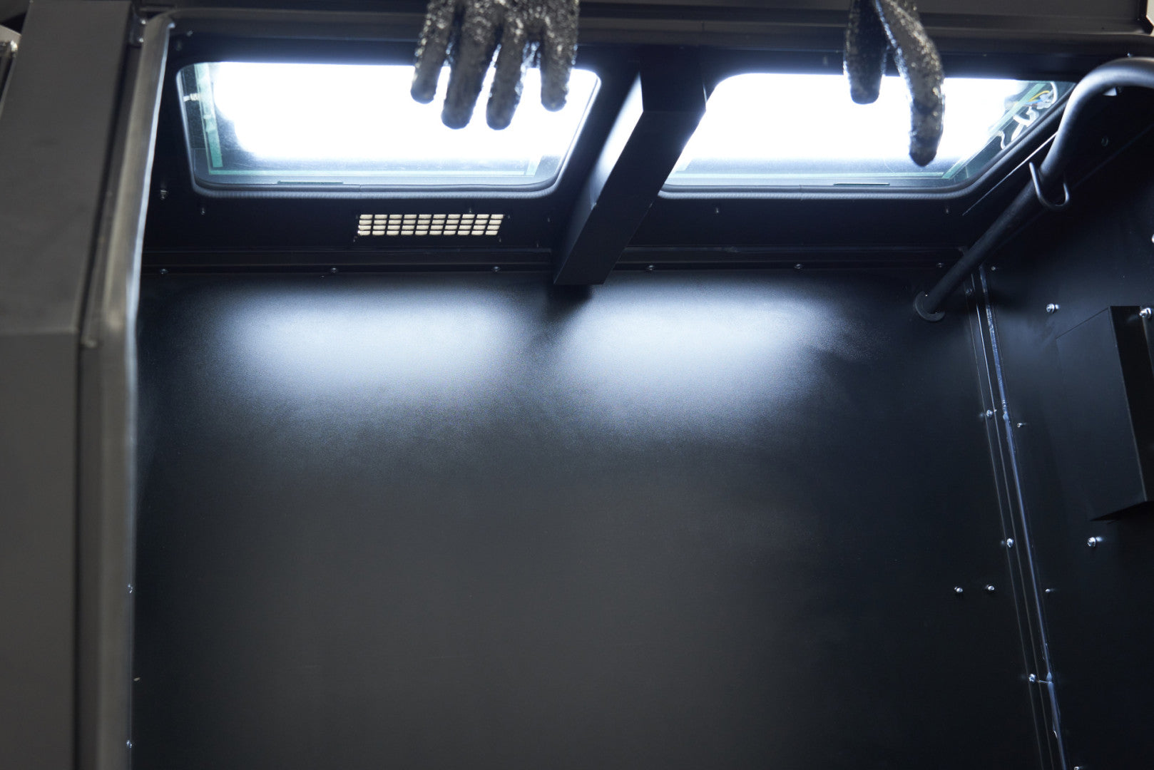 Pieskovacia kabína - box s vákuom a 2 odsávačmi SBC 990