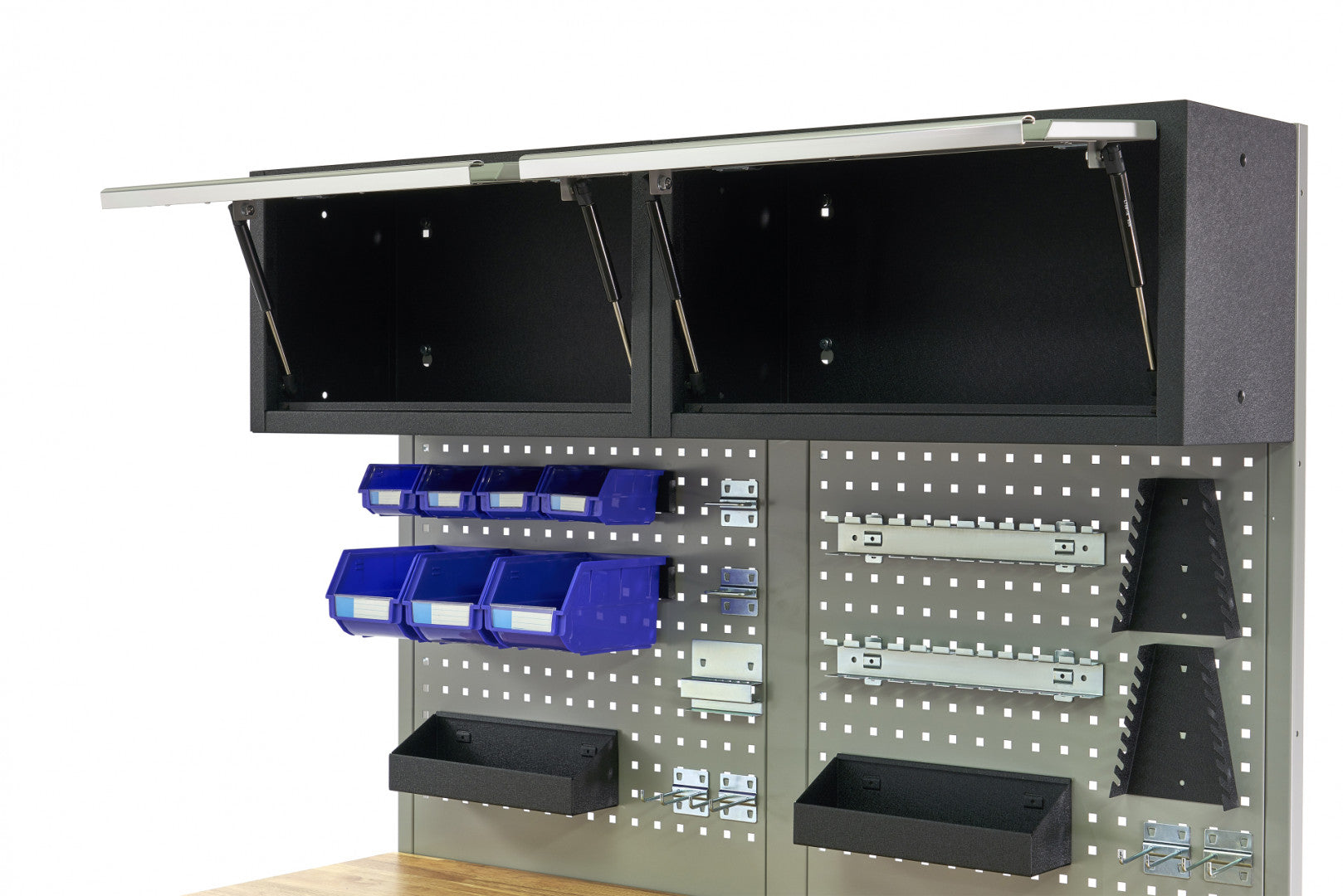 Dielenská skriňa s drevenou doskou a panelom 136cm HBM