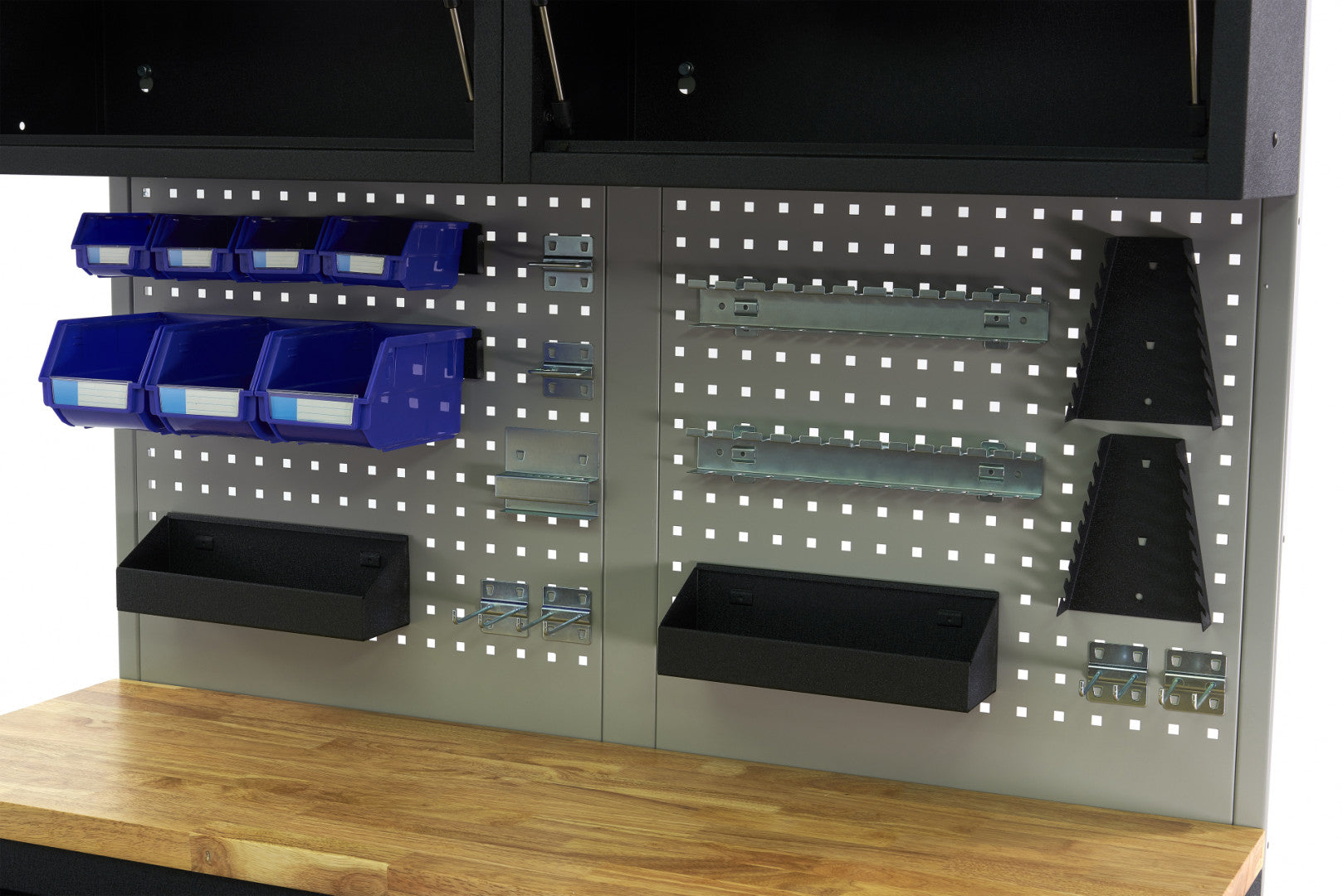 Dielenská skriňa s drevenou doskou a panelom 136cm HBM