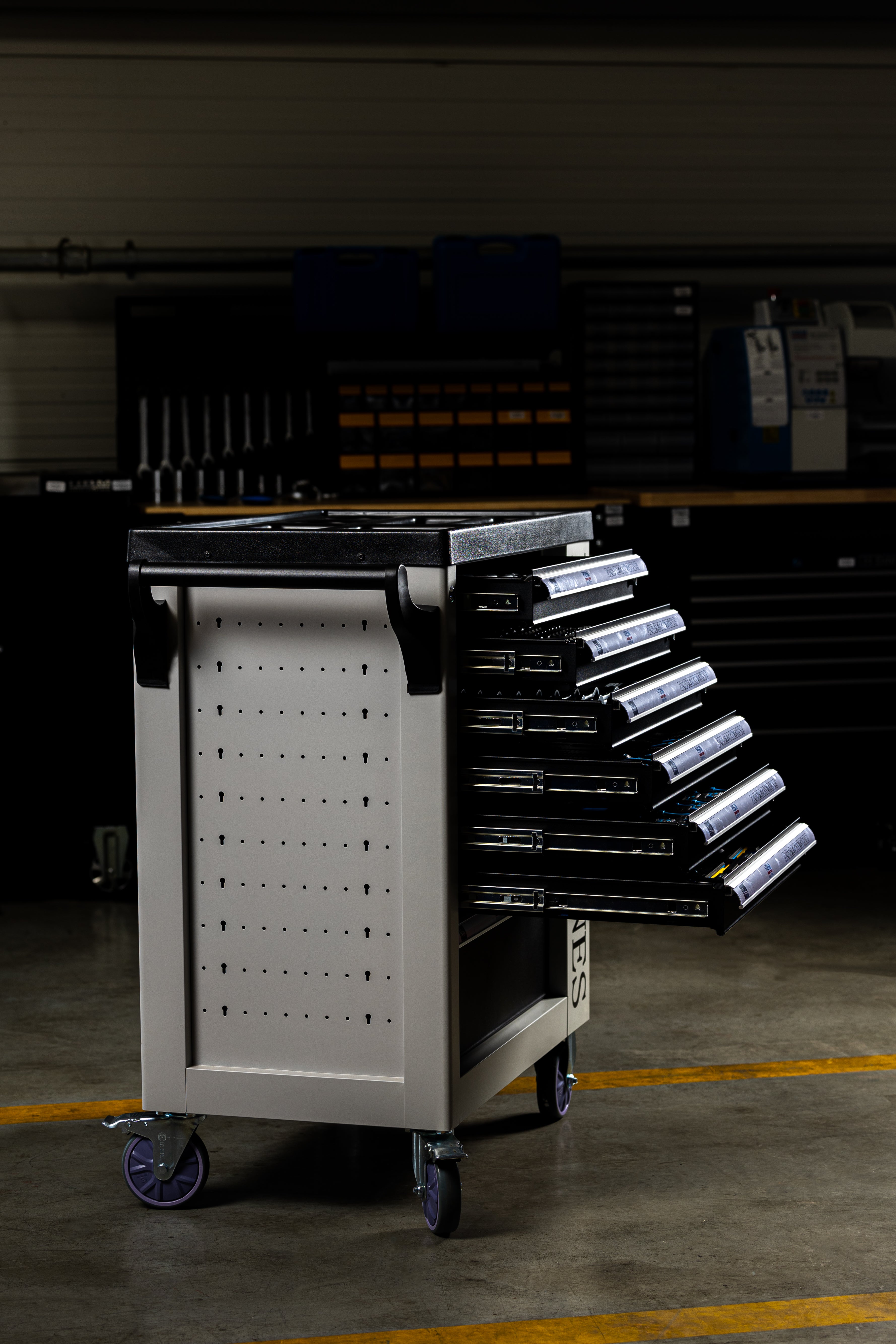 Profesionálna skrinka - dielenský vozík s náradím, so 7 zásuvkami, 245ks náradia, 6 vložiek carbon - HBM Holandsko, premium