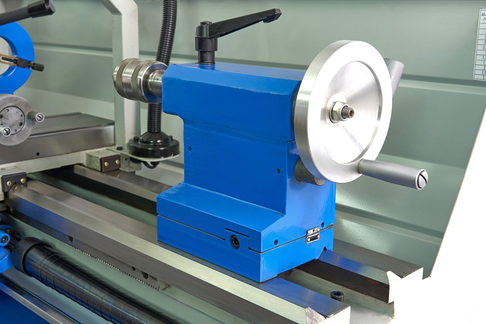 Profesionálny sústruh na kov 320 x 900 HBM