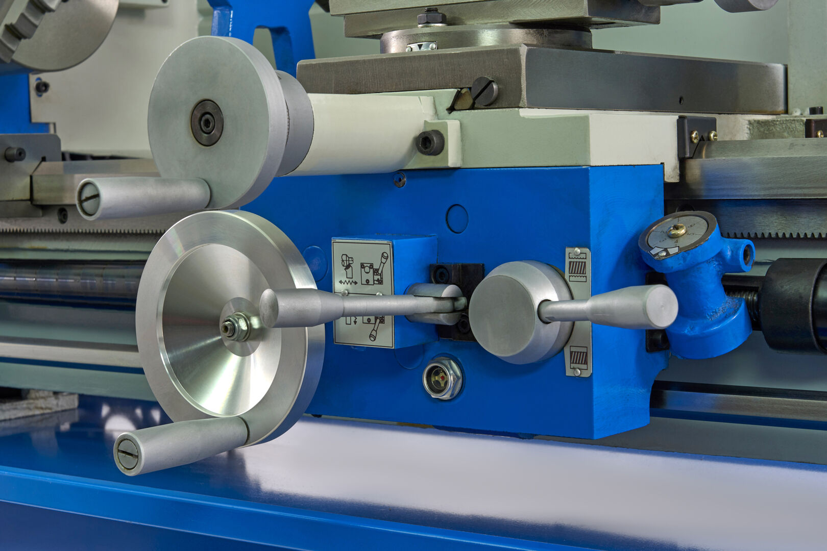 Profesionálny sústruh na kov 320 x 900 HBM