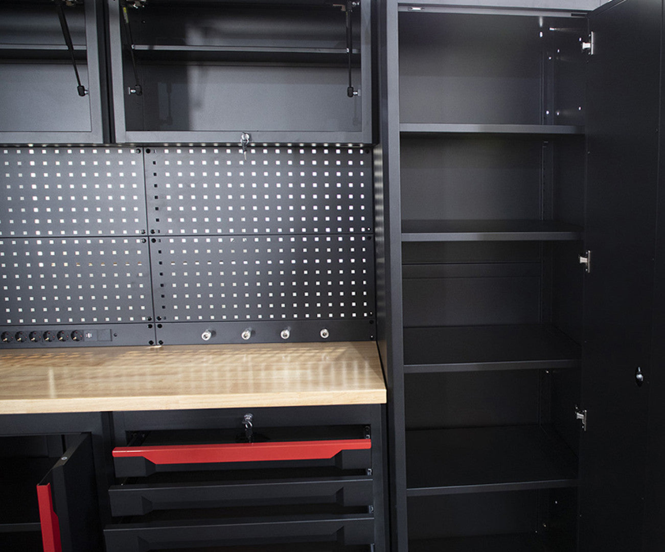 Zostava dielenského nábytku 10 dielov čierno-červená HBM