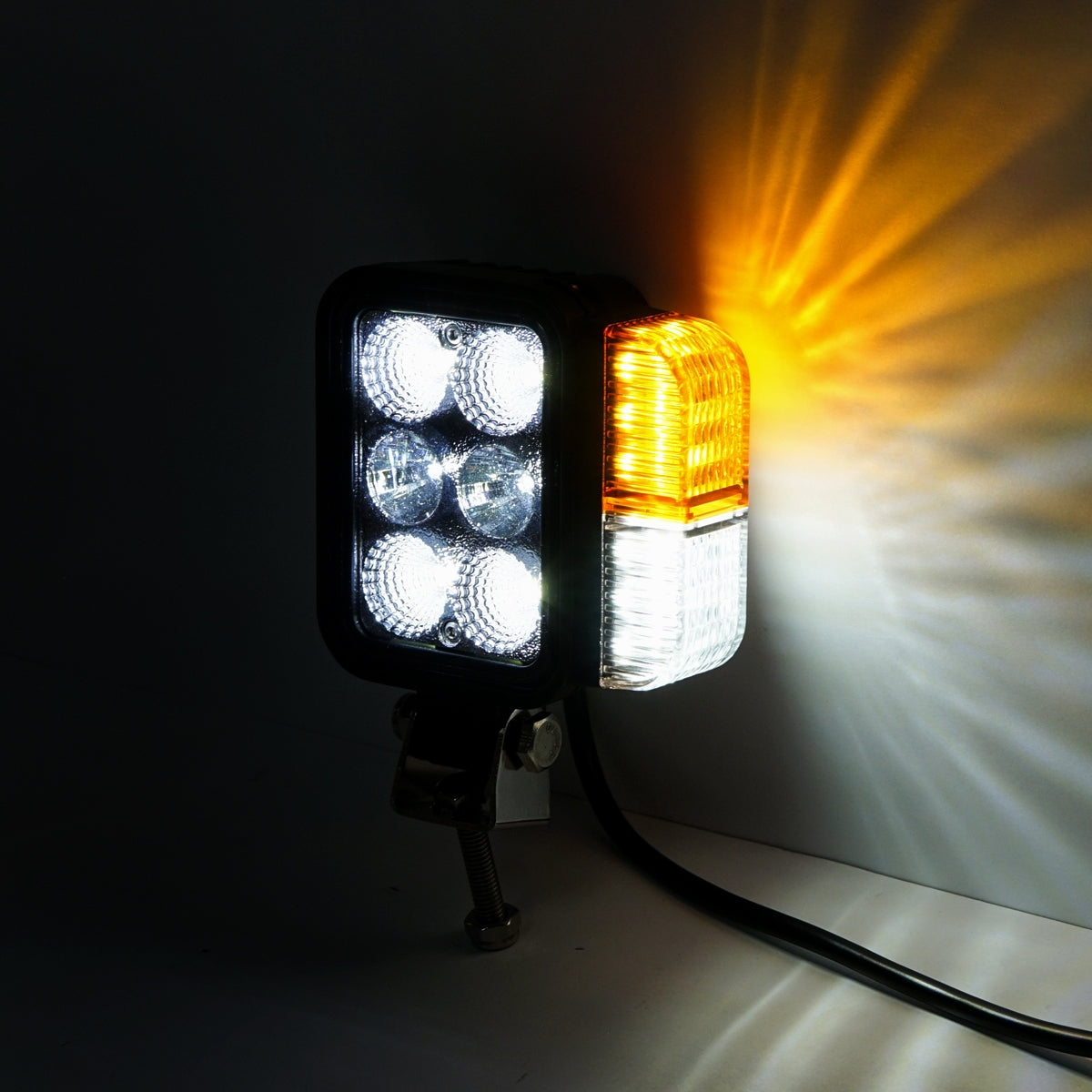 LED svetlomety na traktor, univerzálne, 10-80V, teplota 6000K, LED obrysové svetlá 3W a LED smerovky 3W, Breckner Germany