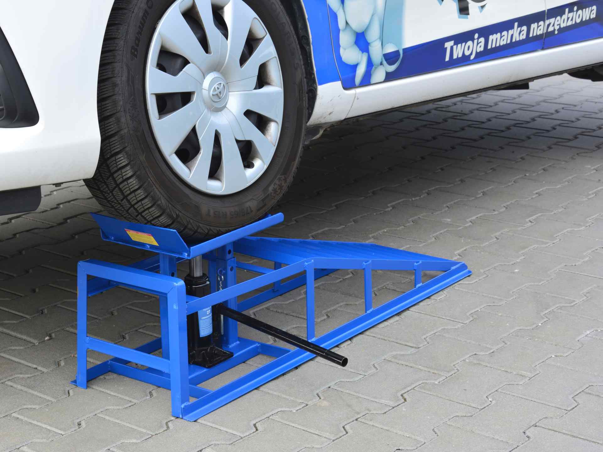 Nájazdová rampa, s hydraulickým zdvihom, 2t, Geko