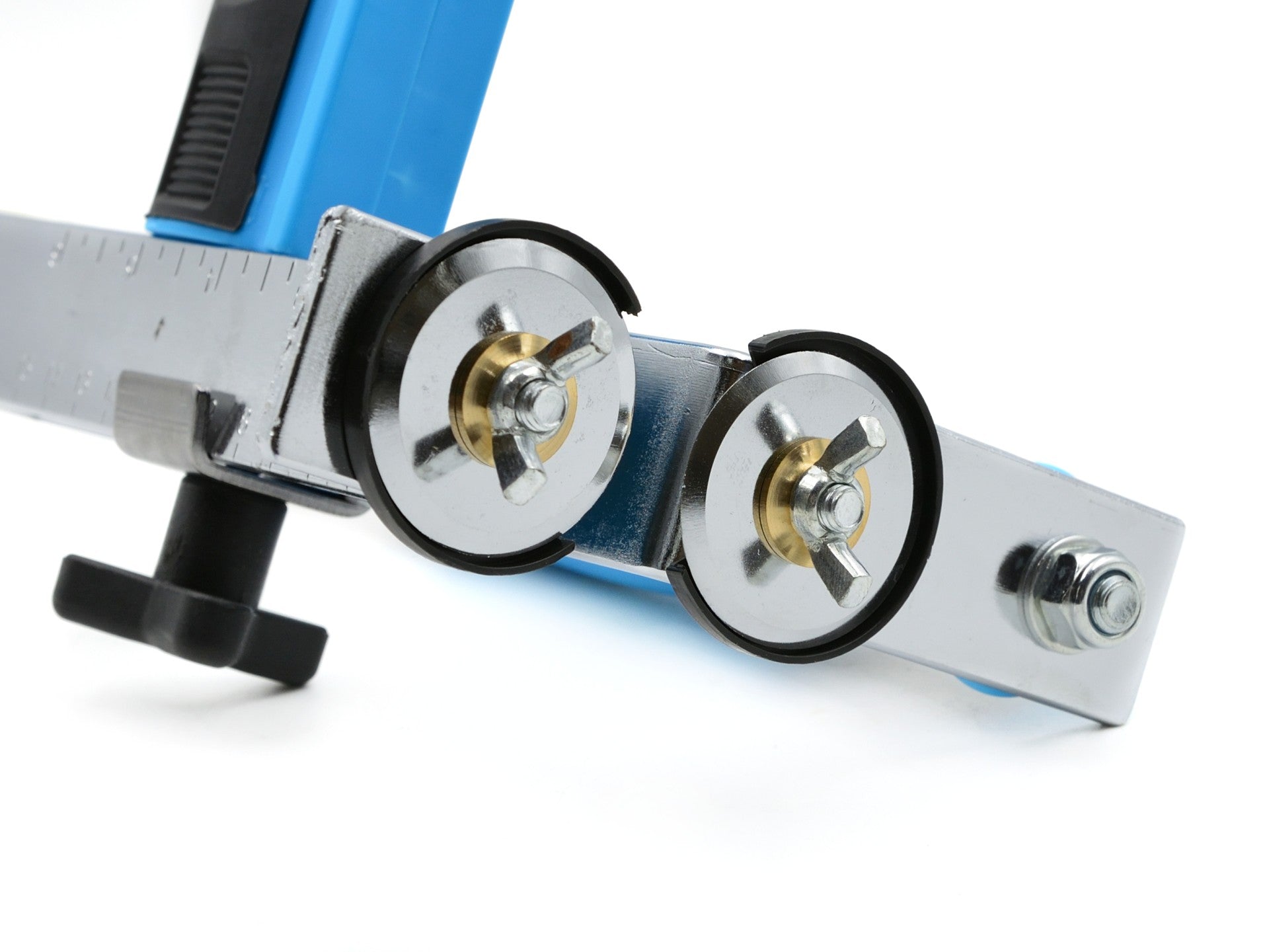 Zariadenie na obojstranné rezanie sadrokartónu 38 mm