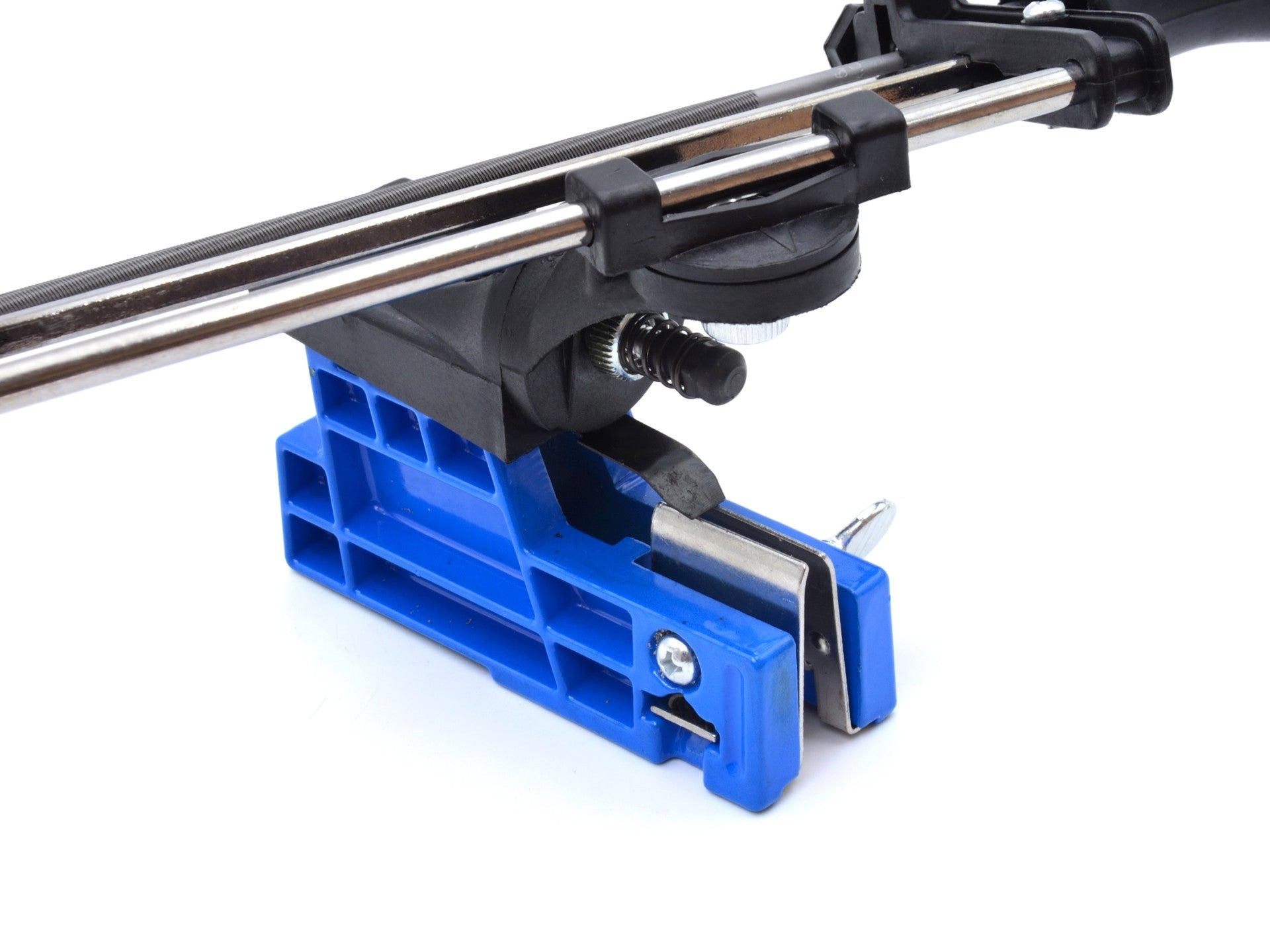 Zariadenie na brúsenie reťazí motorovej píly s uchytením na lištu