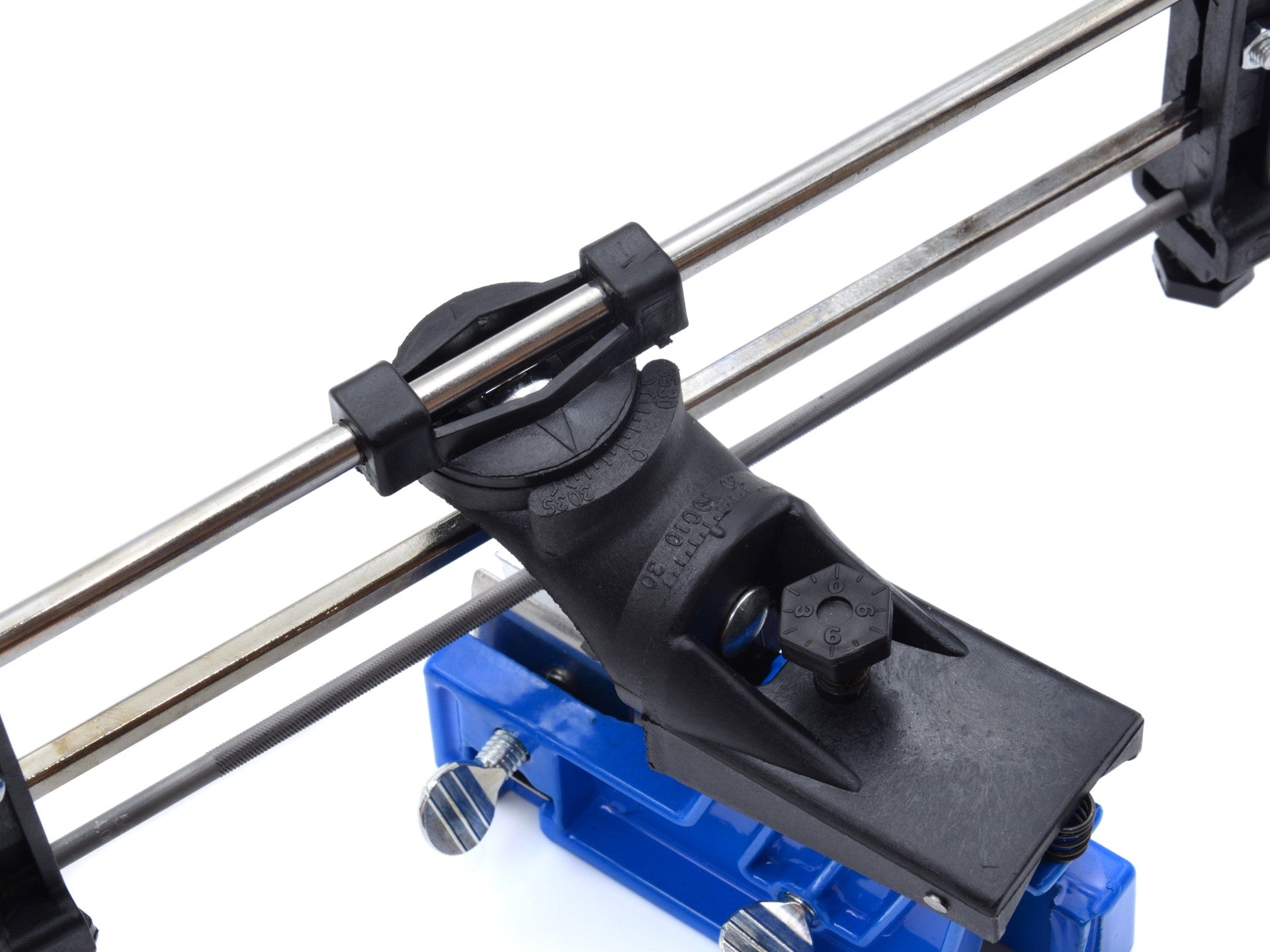 Zariadenie na brúsenie reťazí motorovej píly s uchytením na lištu