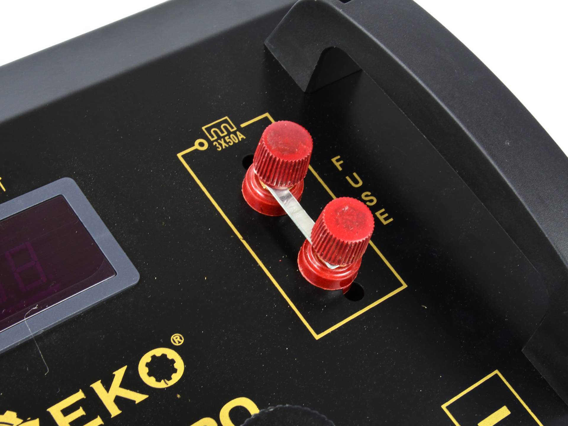 Nabíjačka autobatérií so štartérom 550A Class 630