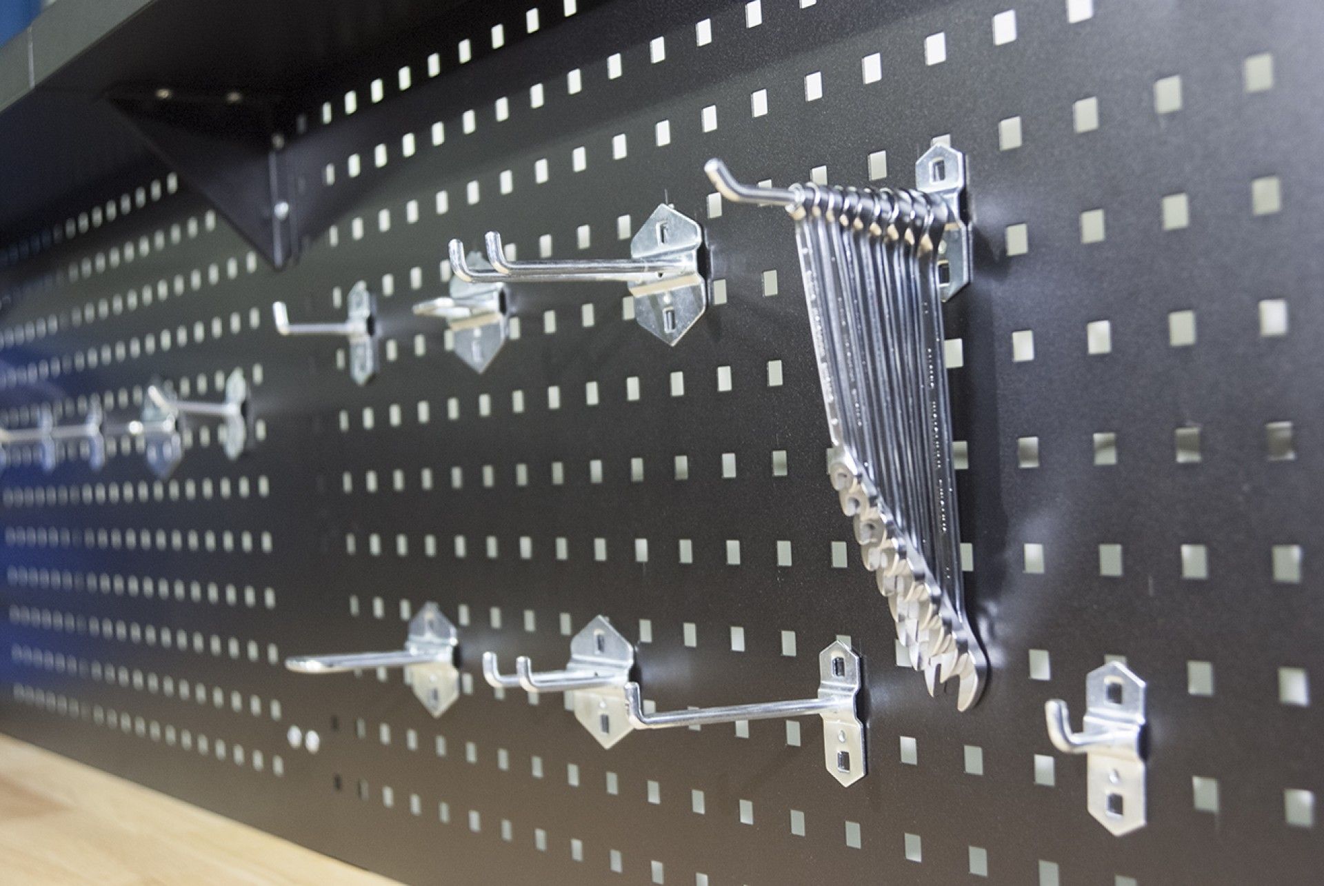 Dielenský pracovný stôl s panelom, 10 zásuviek, drevená pracovná doska 213cm, Kroftools Profesional Portugalsko