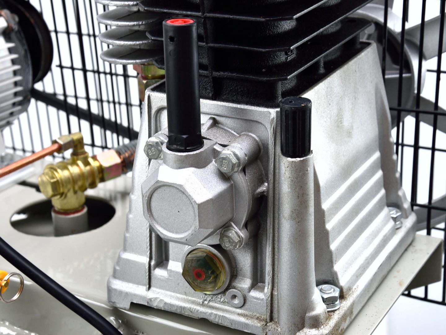 Vertikálny vzduchový kompresor 100l, 390l/min., 220V, Geko