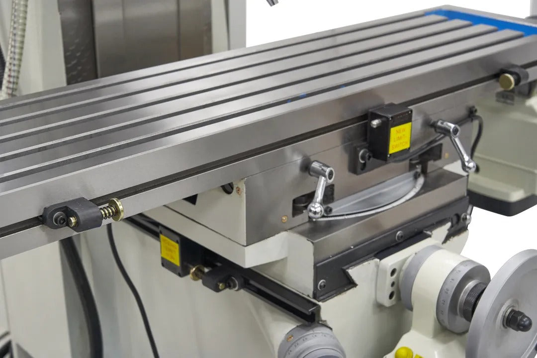 Profesionálna frézka a vŕtačka s veľkým stolom a digitálnym displejom BF 60 400V