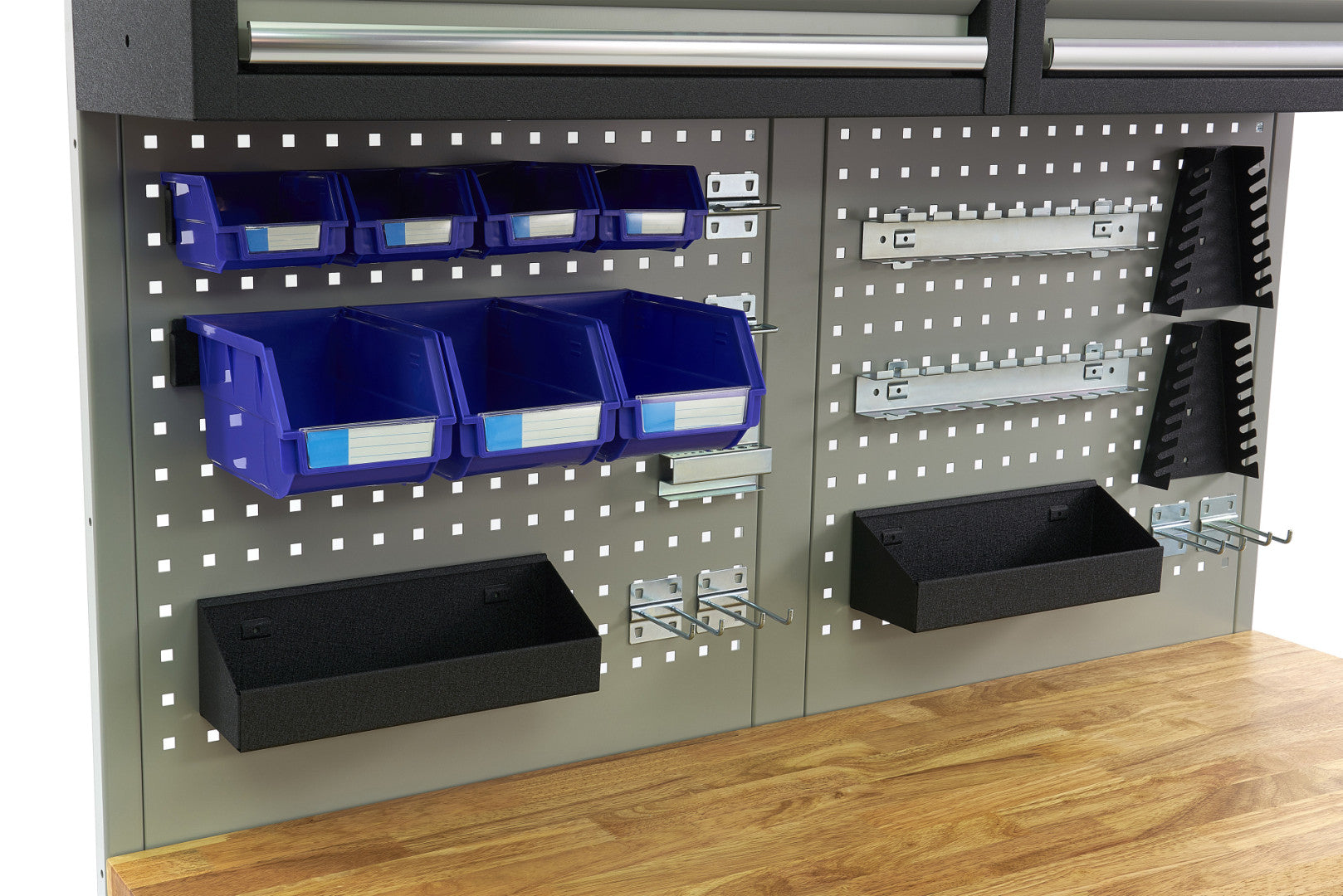 Dielenská skriňa s drevenou doskou a panelom 136cm HBM