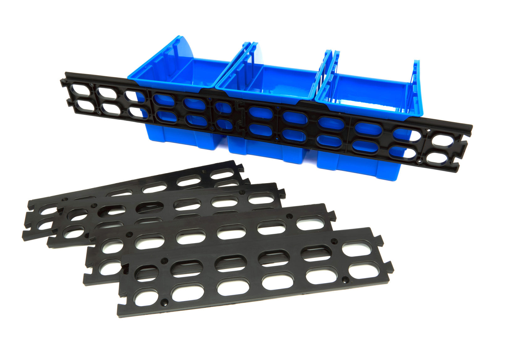 Sada 15 úložných boxov so závesnou lištou na stenu hbm machines holandsko