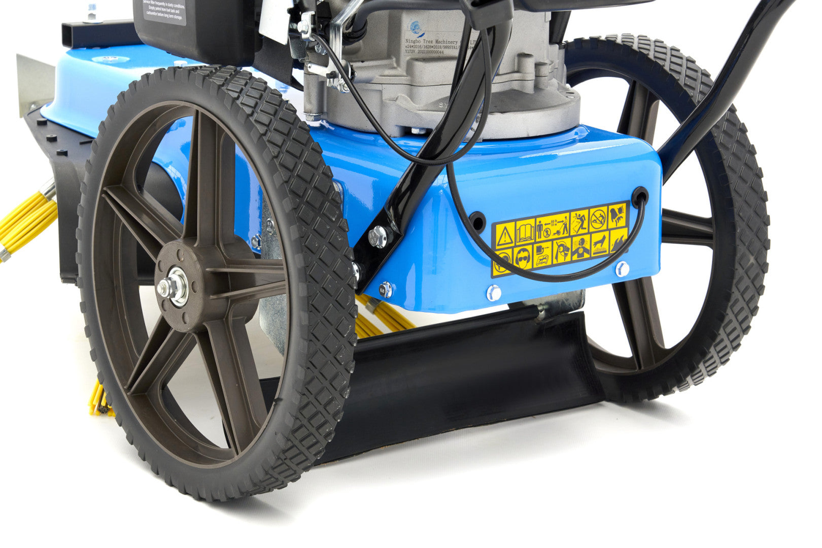 Zametací stroj s benzínovým motorom 173 cm³ a kefou na odstraňovanie buriny hbm