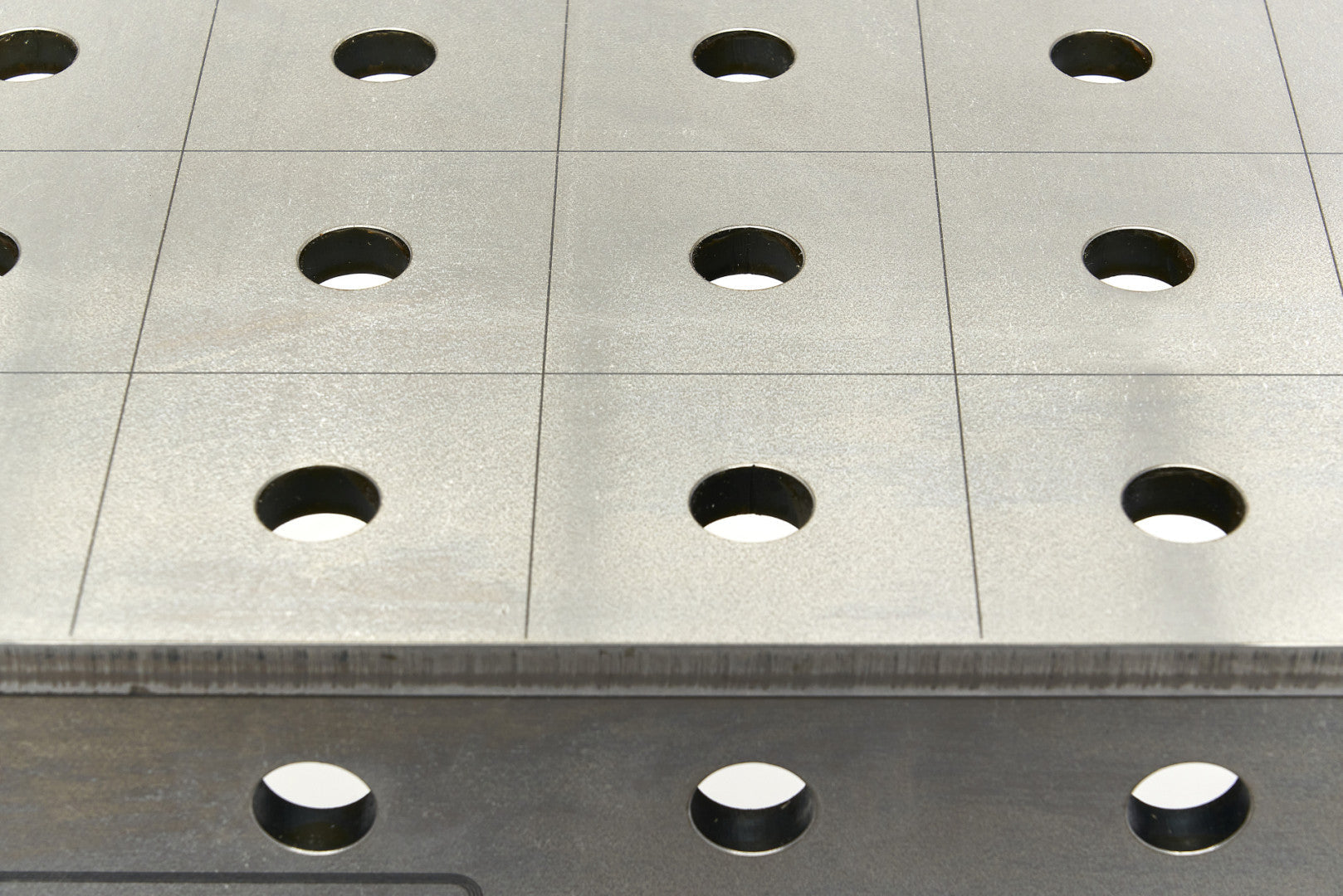 Mobilný zvárací stôl ø 28mm 1500 x 1000 x 15mm