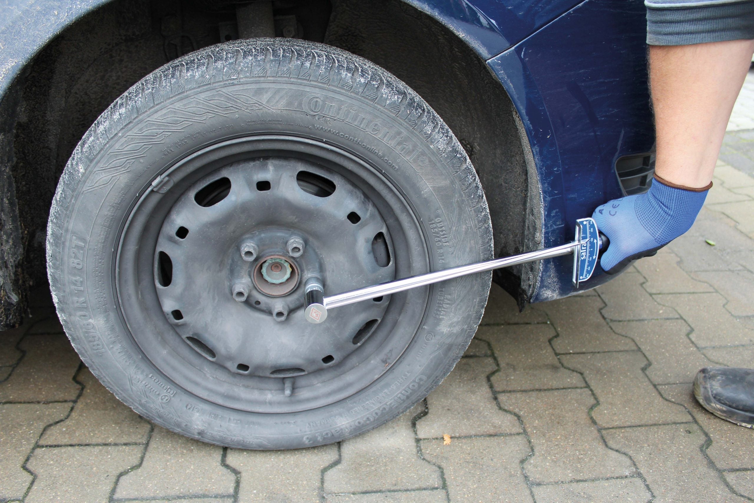 Momentový výchylný kľúč s dvojitou stupnicou 0 - 300Nm