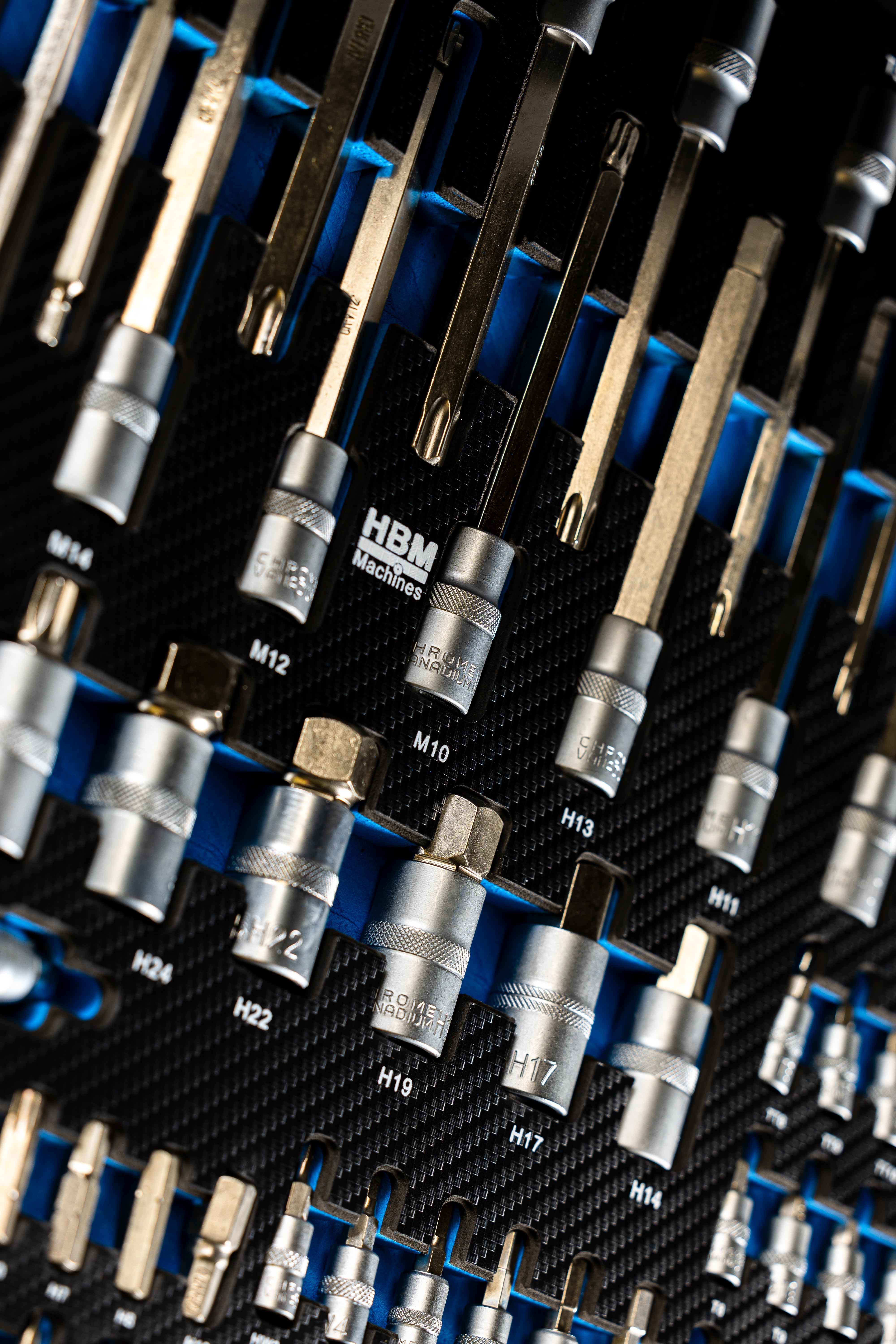 Profesionálna skrinka - dielenský vozík s náradím, so 7 zásuvkami, 245ks náradia, 6 vložiek carbon - HBM Holandsko, premium