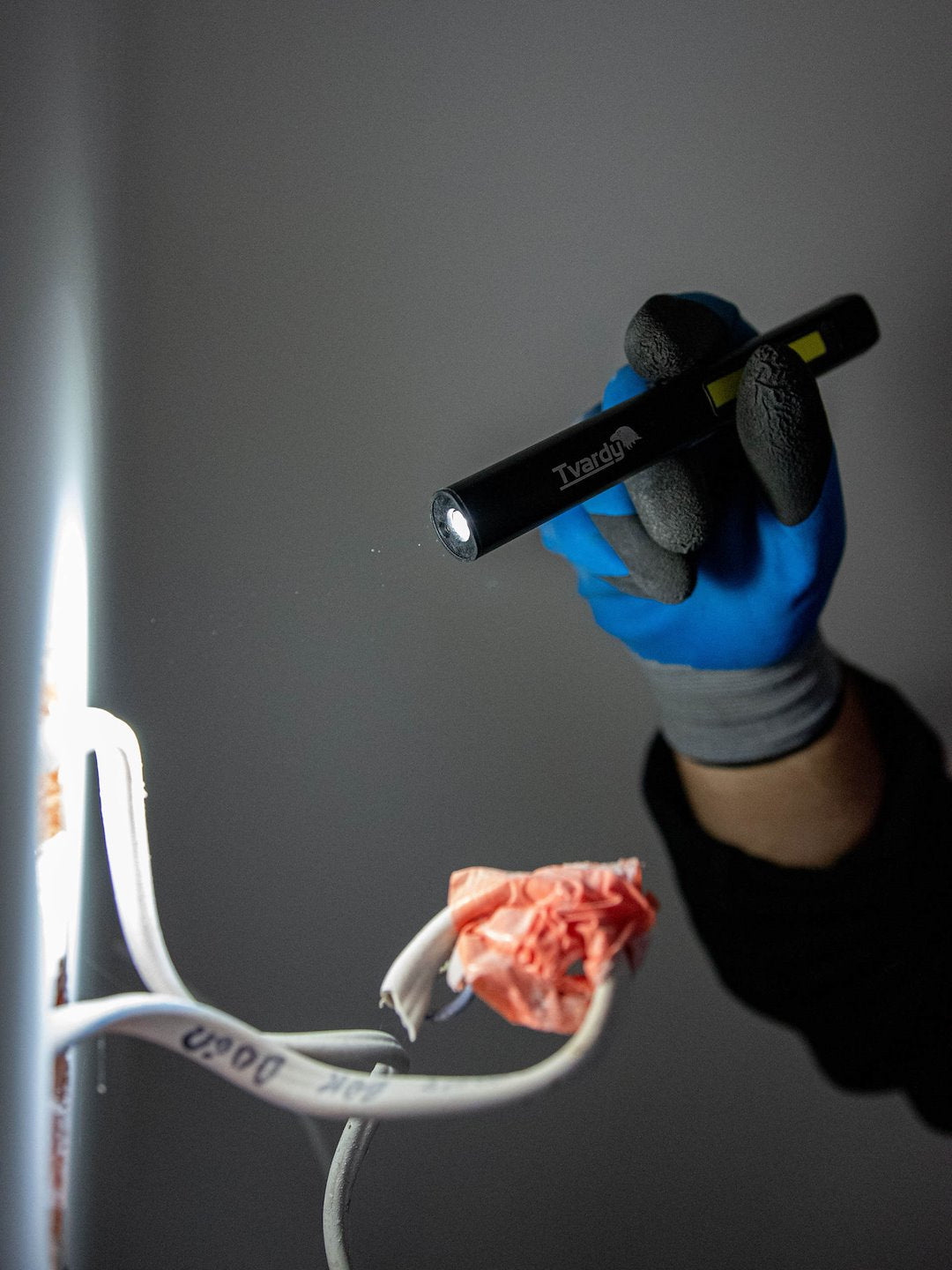 Dielenská pracovná LED COB lampa s laserom, UV svetlom a magnetom, nabíjateľná, 5W, 800mAh, 400lm