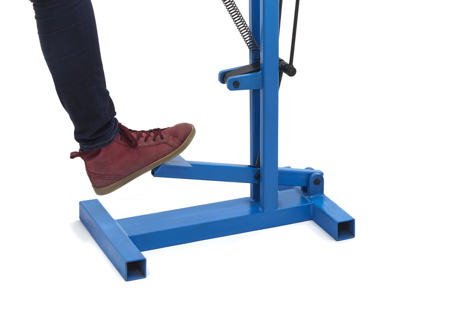 Stroj na spájanie a napínanie kovu so stojanom hbm