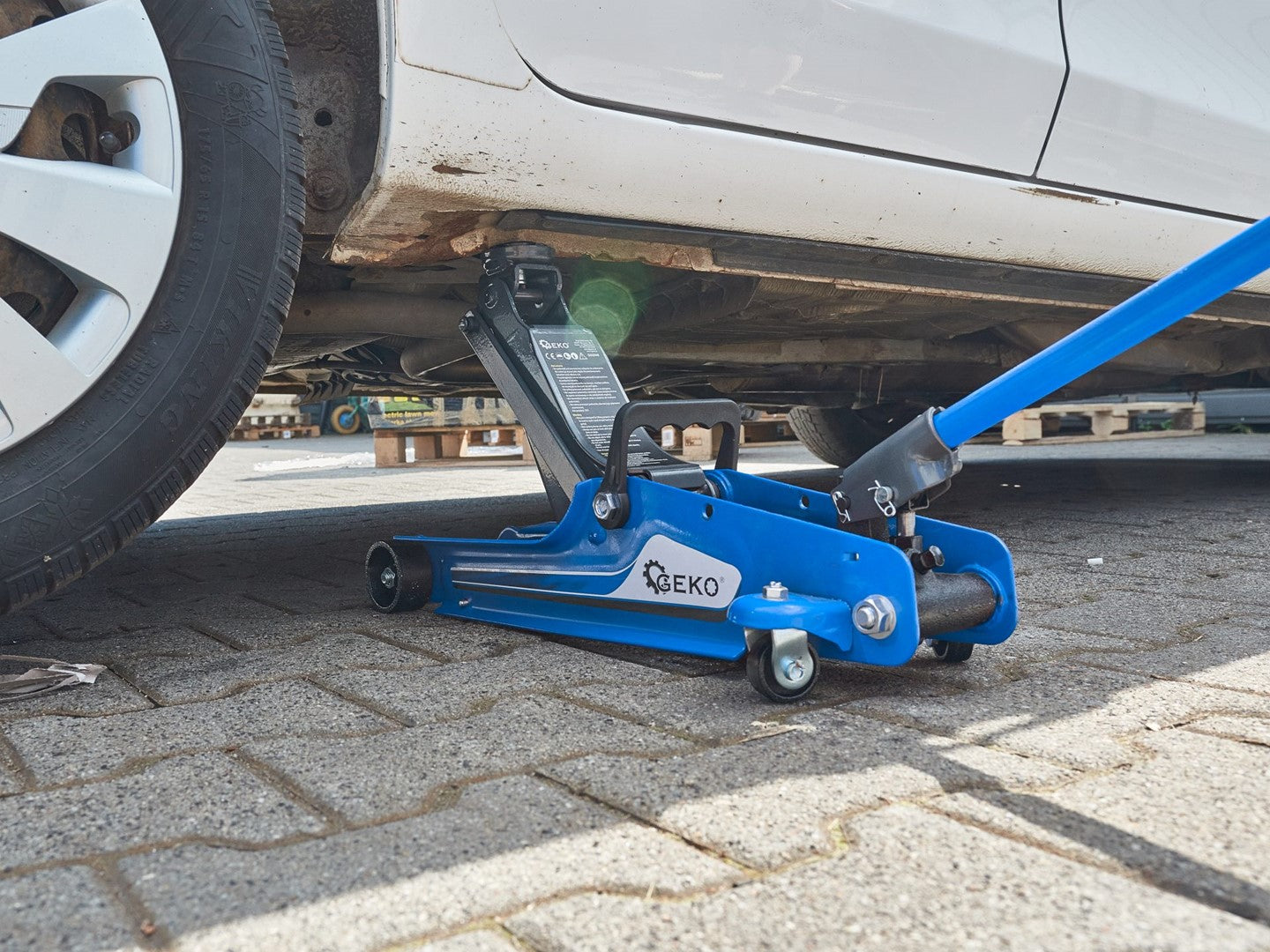 Hydraulický nízkoprofilový pojazdný zdvihák -  žaba 2,5t Geko