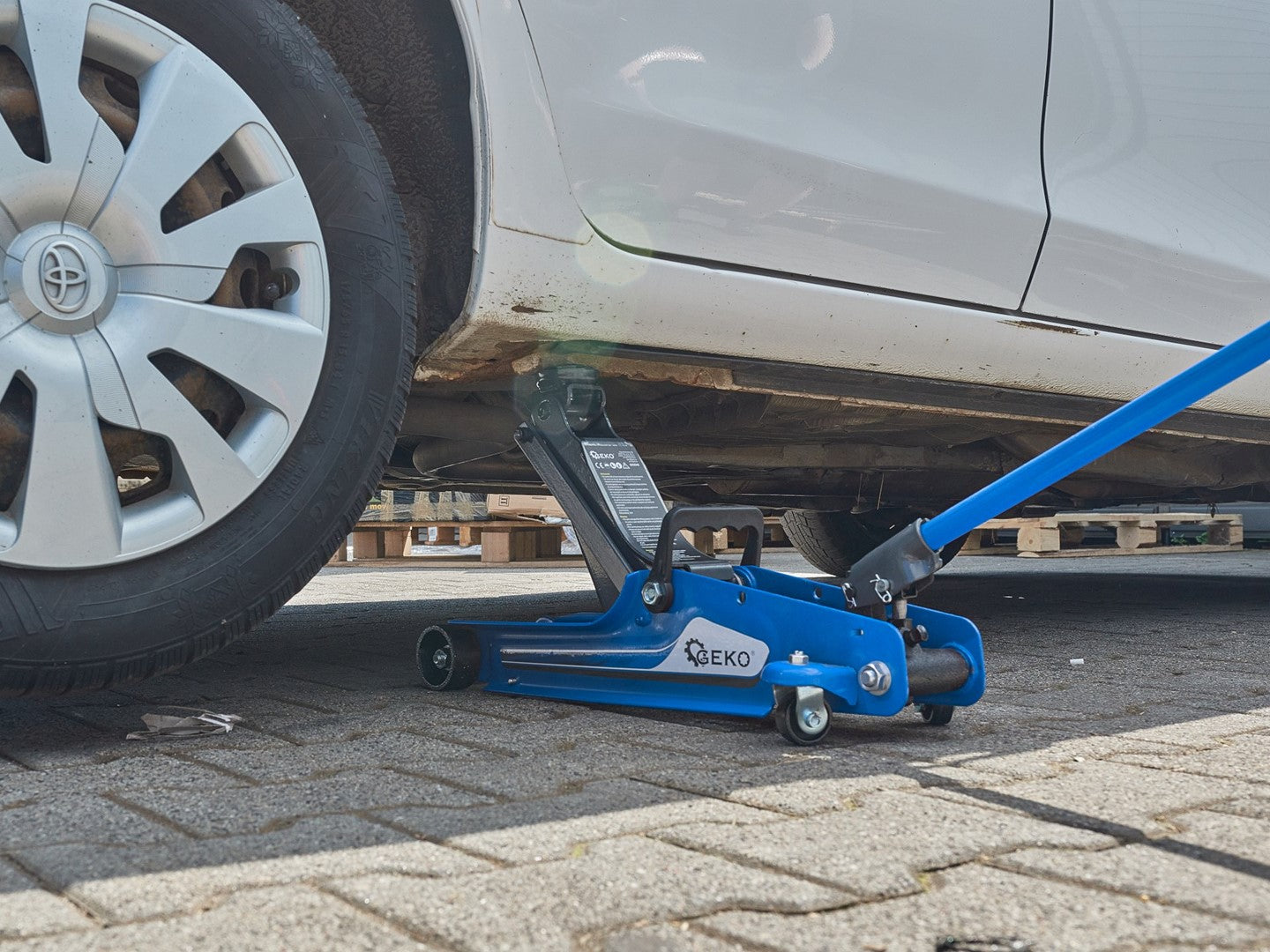 Hydraulický nízkoprofilový pojazdný zdvihák -  žaba 2,5t Geko
