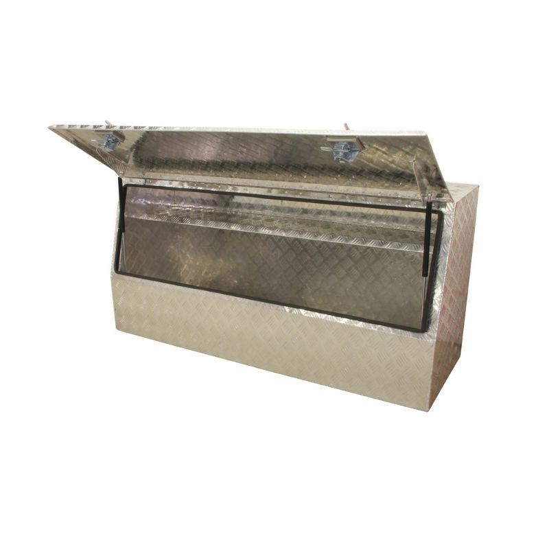 Skrinka s dvierkami na náradie z ryhovaného hliníka