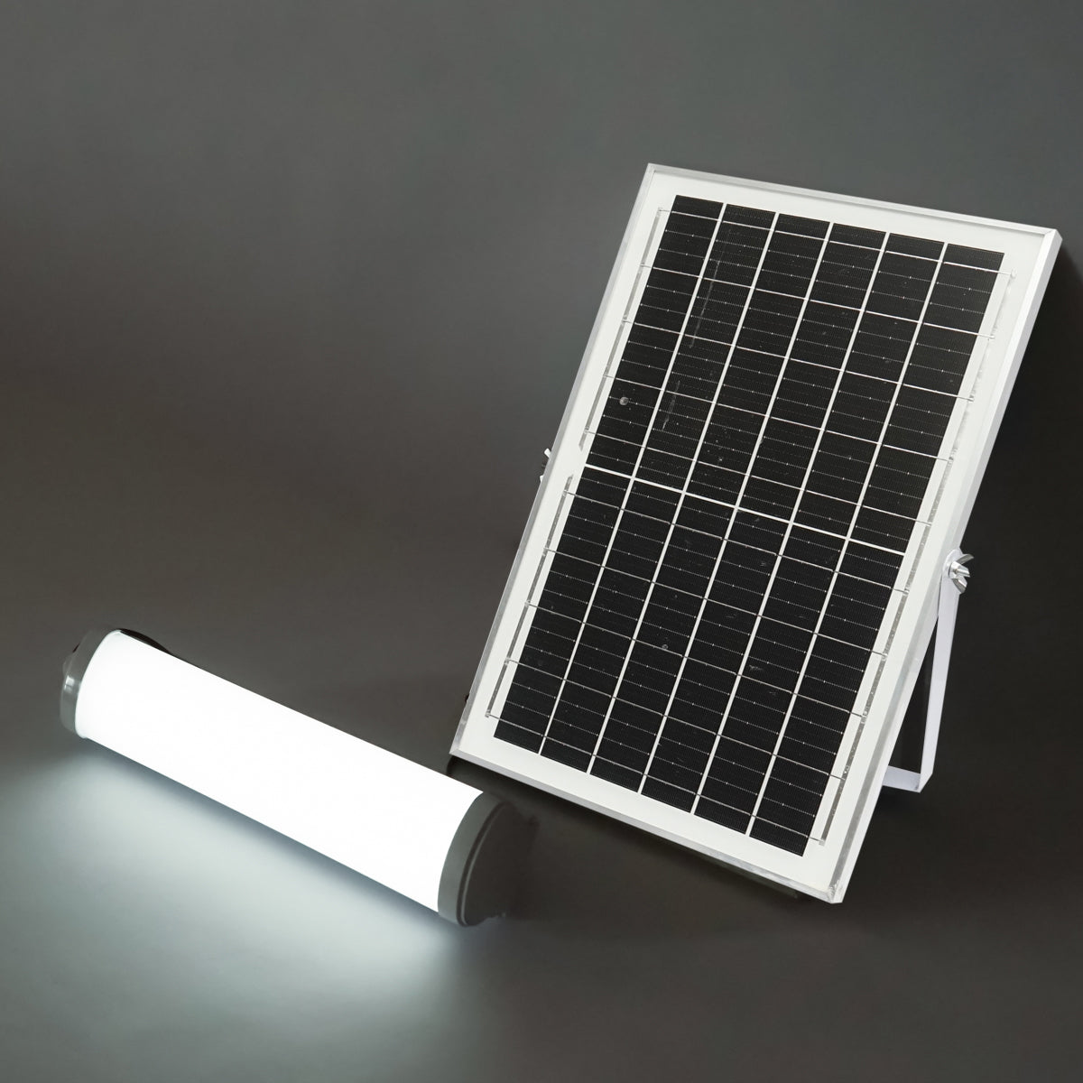 LED solárna lampa 150W, 6500K, s polykryštalickým solárnym panelom, diaľkovým ovládaním a akumulátorom 3600mAh, IP20, Breckner Germany