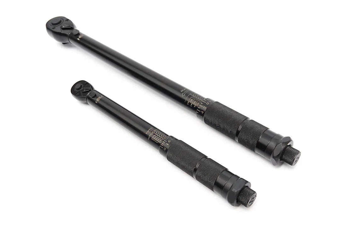 Sada momentových kľúčov HBM Holandsko 5ks, 1/4” (5 - 25Nm) a 1/2” (28 - 210Nm), s predĺžením 125mm a adaptérom